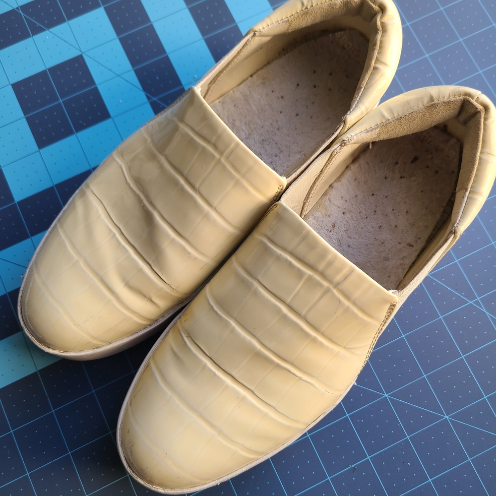 Vince Crocodile Embossed Women's Cream Slip-On Shoes Loafers